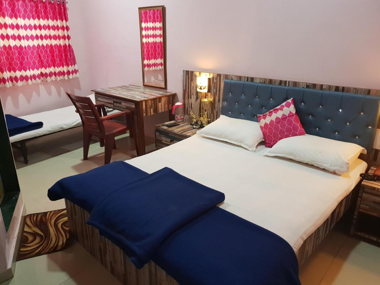 SRK Hotel- Grant Road Bombay Extérieur photo
